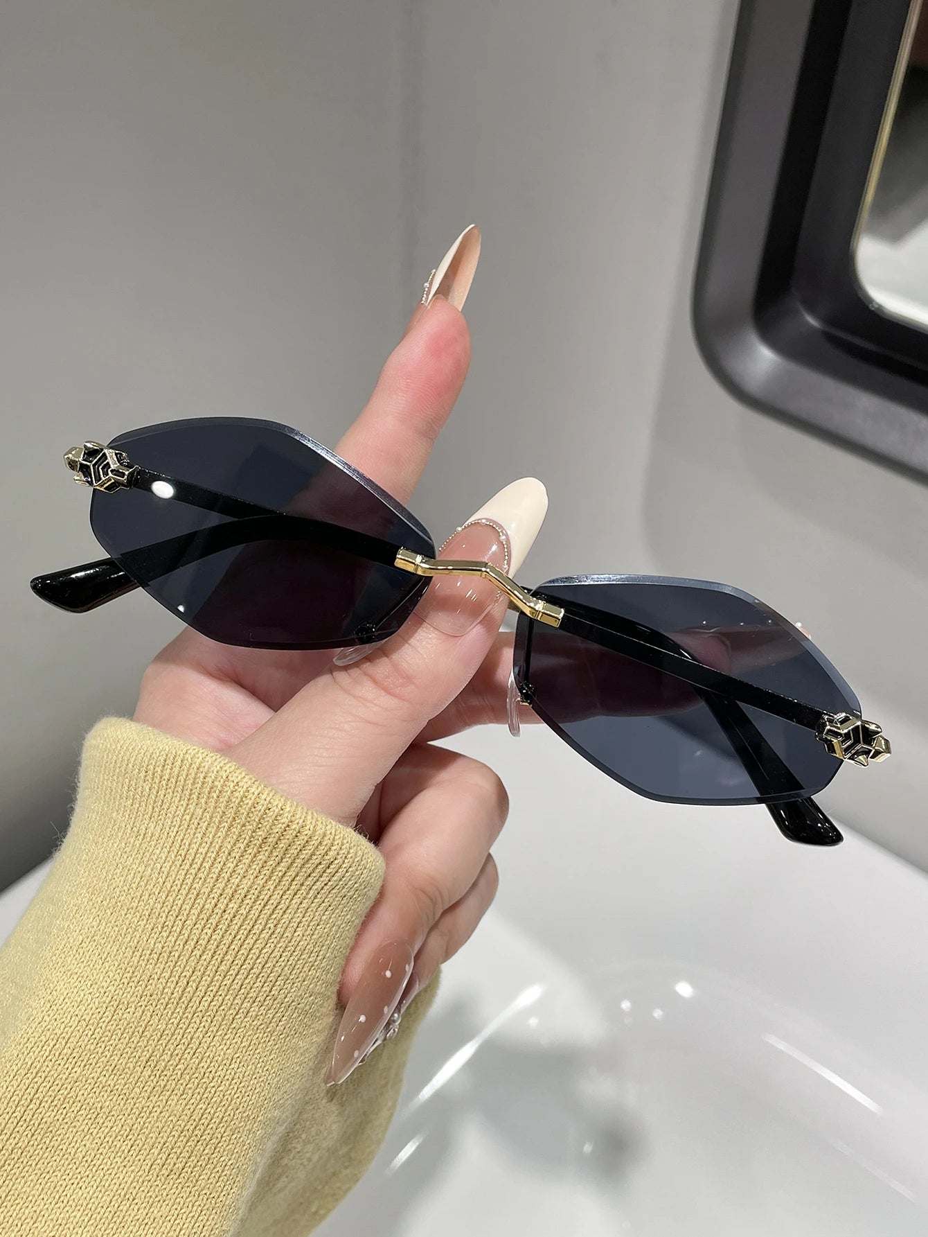 Style Rhombus Frame Fashion Glasses