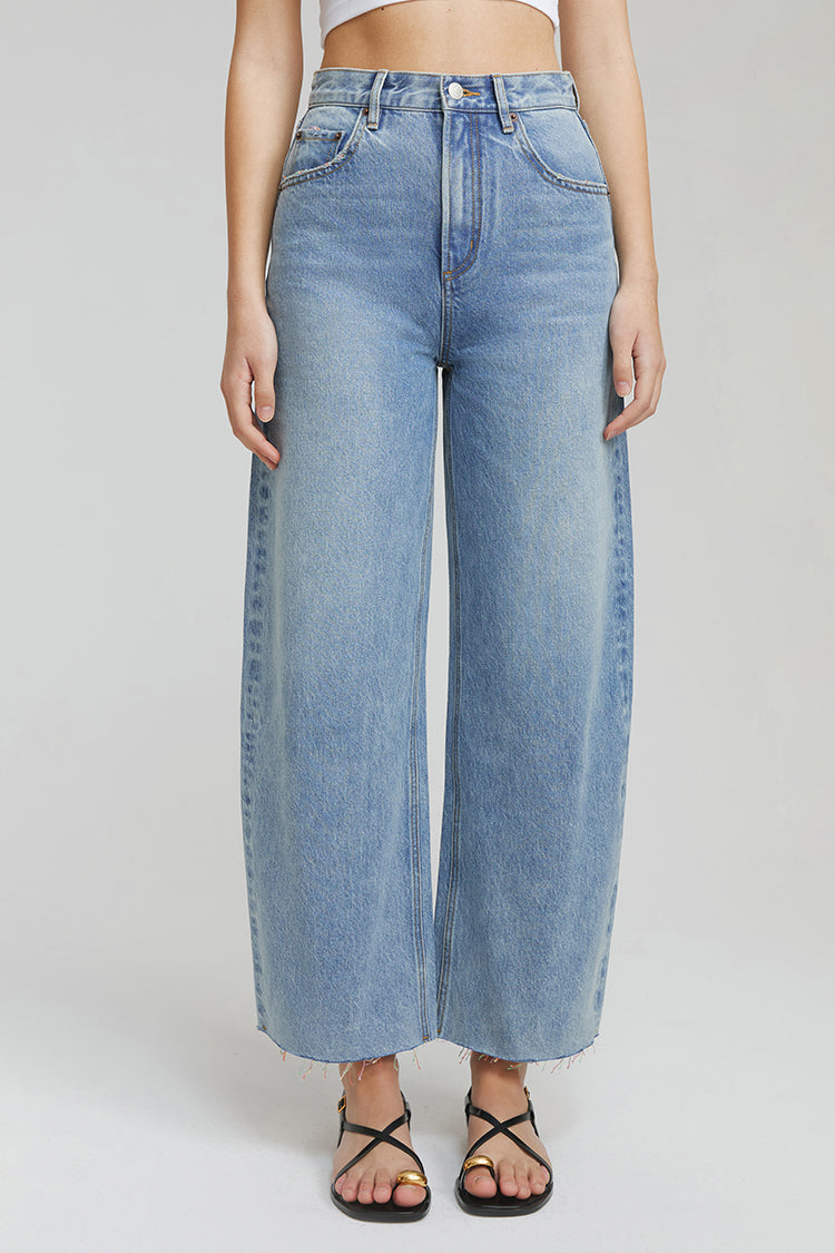 Moon Curve Raw Hem Crop Jeans