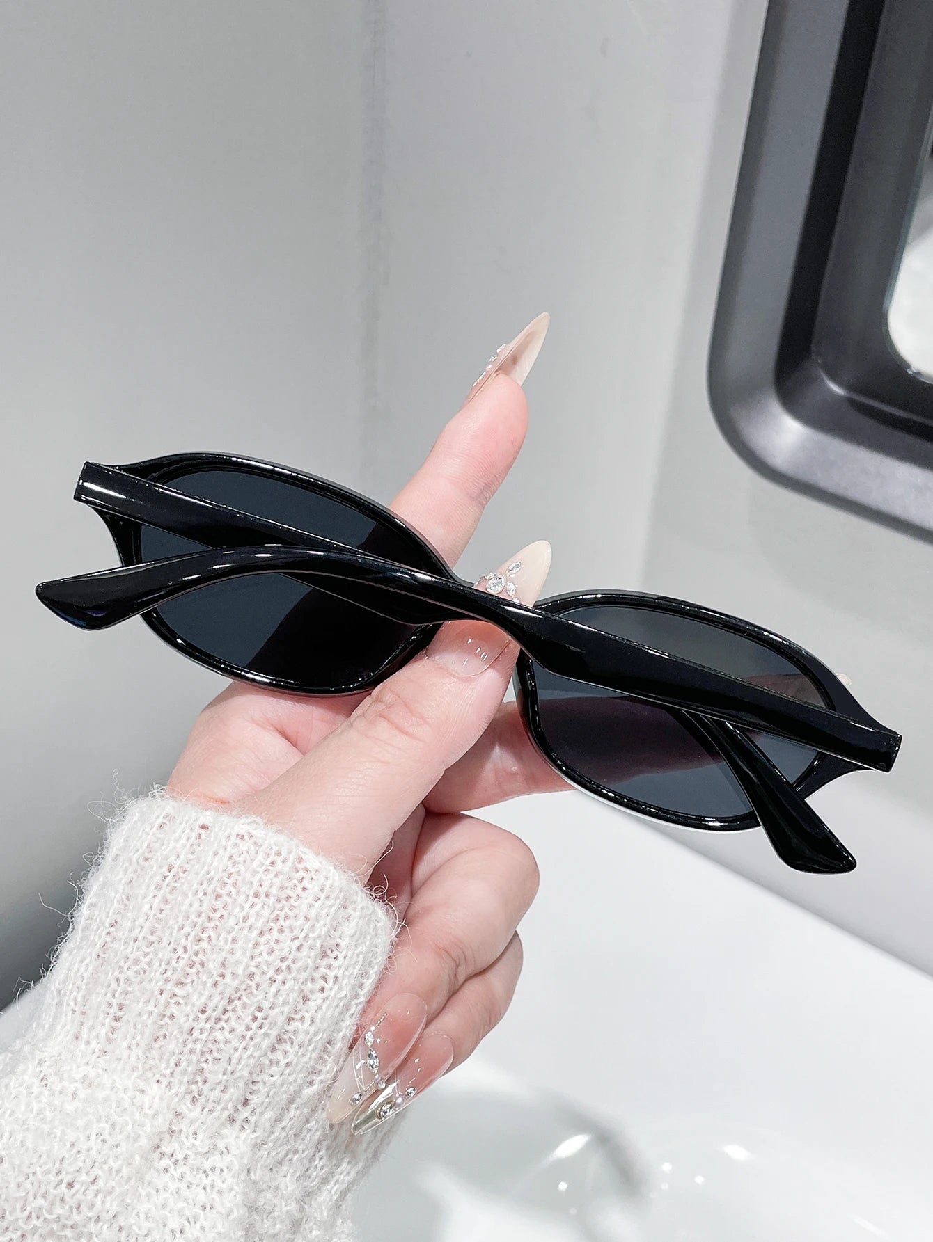 Retro Oval Frame Sunglasses
