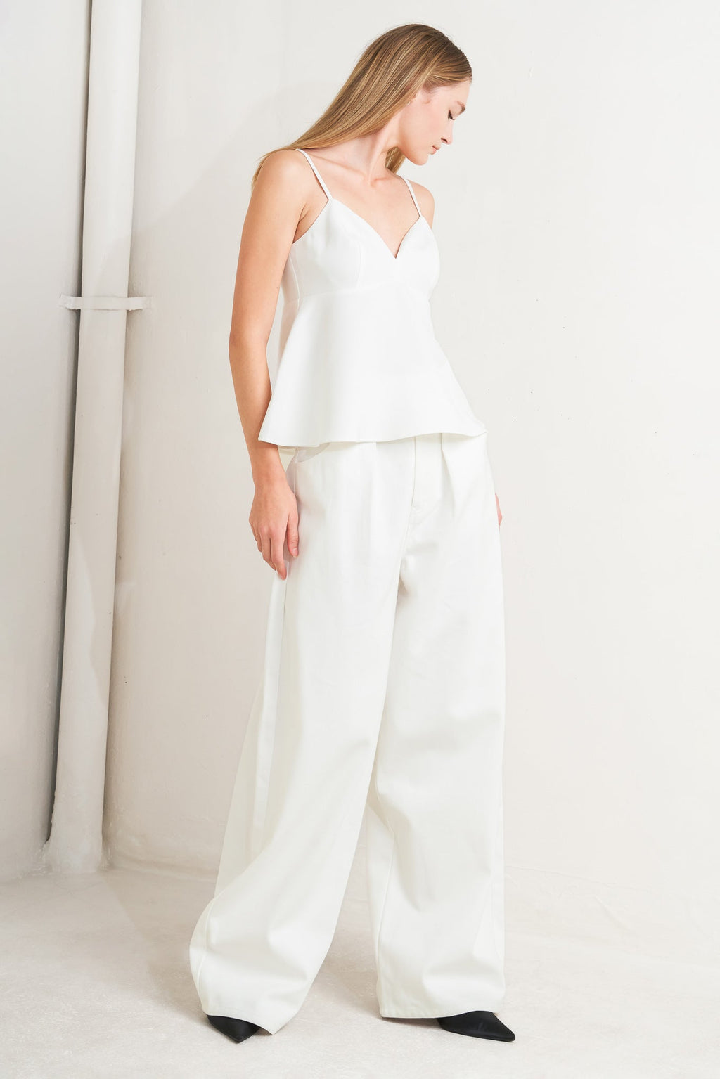 MINIMAL MOOD WOVEN CAMI TOP