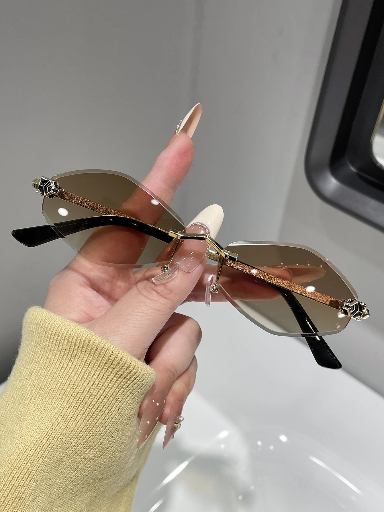 Style Rhombus Frame Fashion Glasses